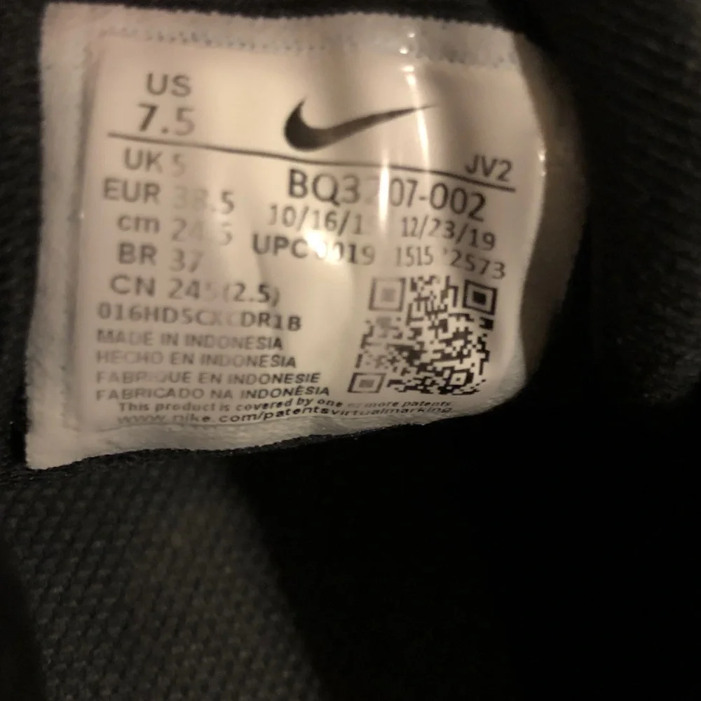 Nike Women's Black and White Sneakers. In good condition - Picture 5 of 6